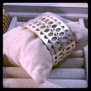 NIB: Stella & dot silver cuff bracelet